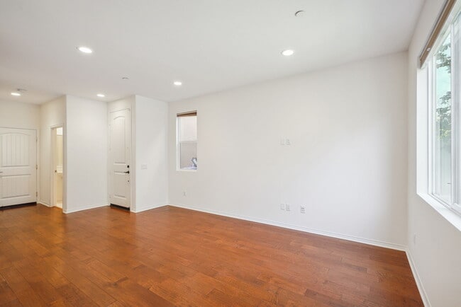 Foto del edificio - 5858 Levi Ln