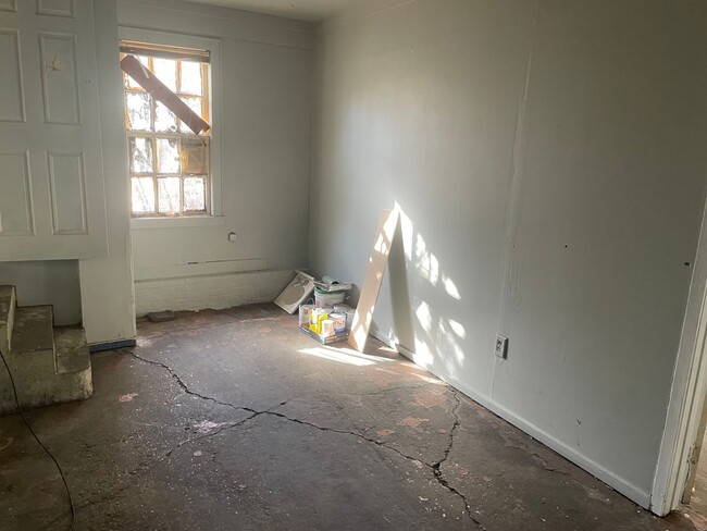 Building Photo - 115 E Olive St