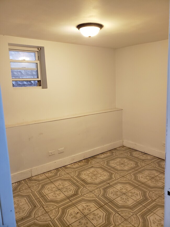 Foto del edificio - 325 E Kensington Ave