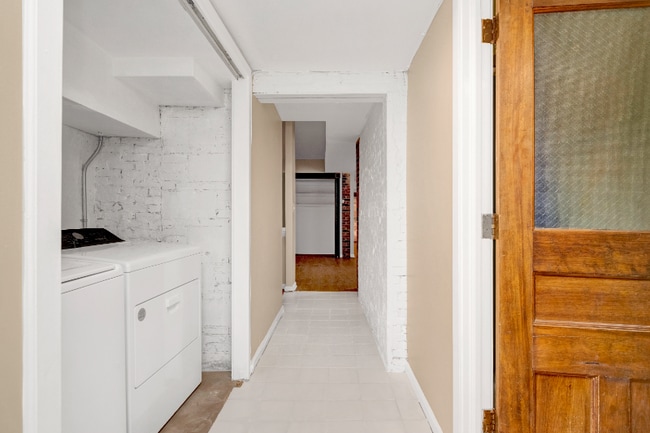 Building Photo - 58 Buckingham St