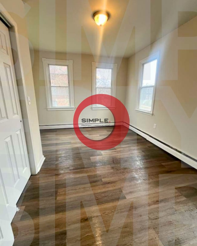 Building Photo - 3 Bedroom House