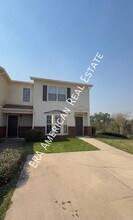 Building Photo - 761 Majestic Dr