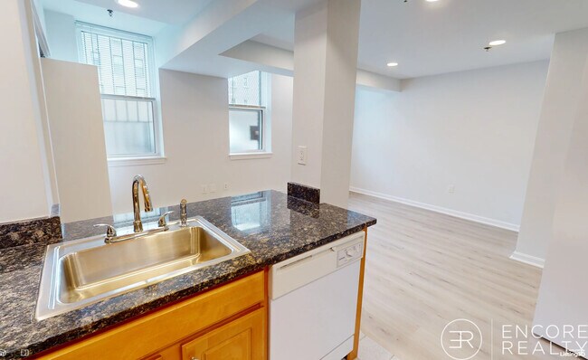 Building Photo - 28 Queensberry St