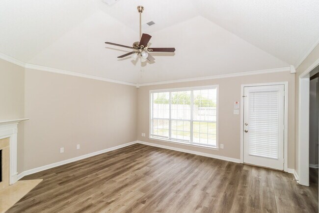 Building Photo - 436 Bruins Trce