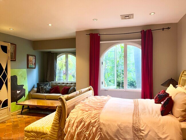 Foto del edificio - 9326 Readcrest Dr