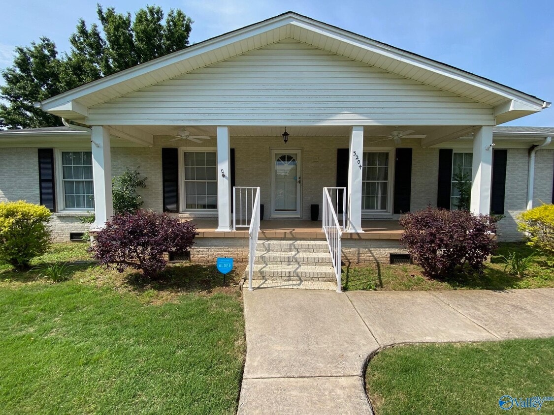 Foto principal - 3204 Beverly Dr SW