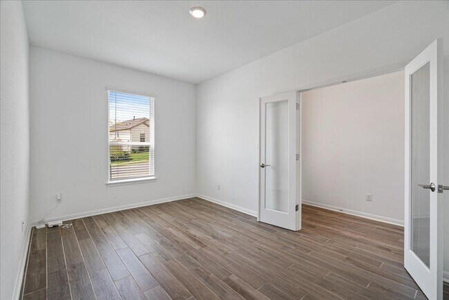 Foto del edificio - 6516 Rounded Pebble Ln