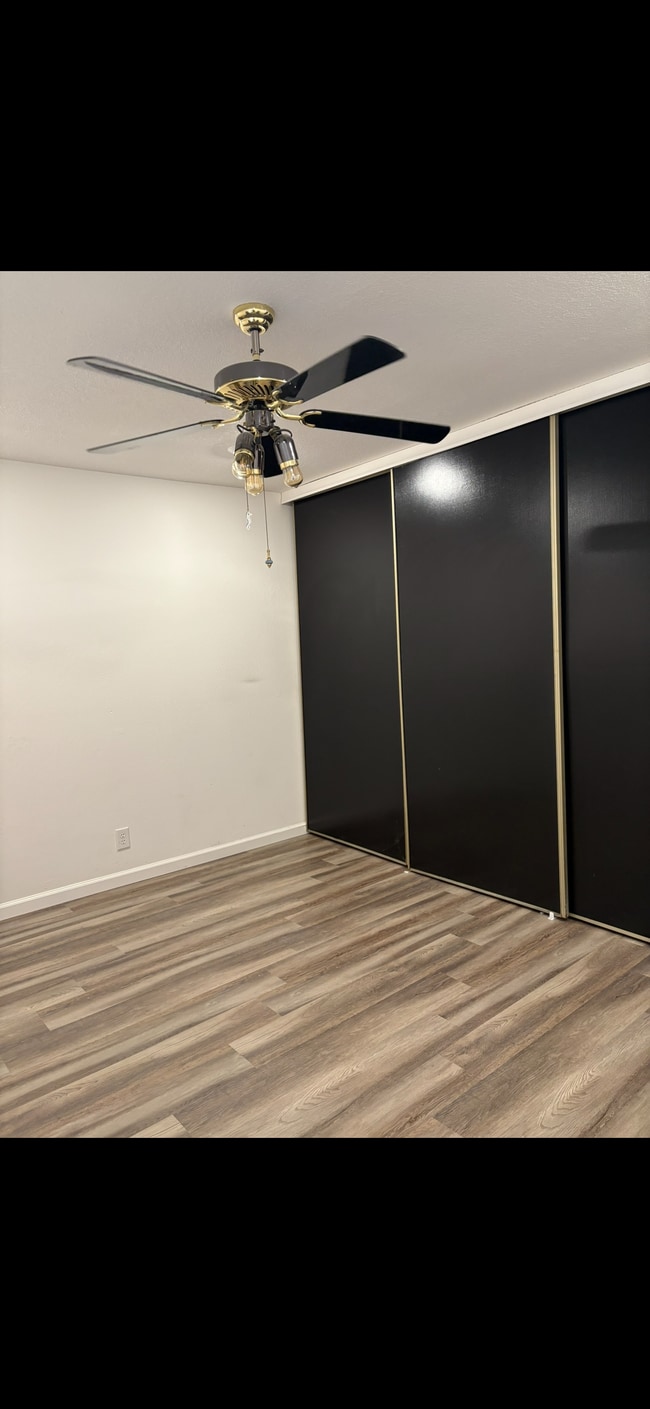 Building Photo - 303 Roundtree Ct