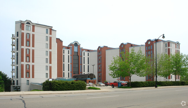 Building Photo - Lakeshore Towers