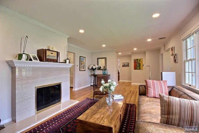 Building Photo - 50 Woodmere Ln