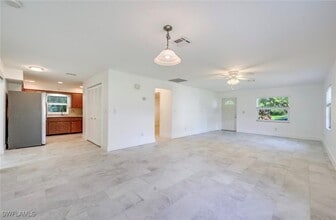 Building Photo - 497 Donna St
