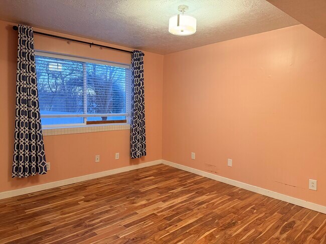 Building Photo - 71 W 450 S