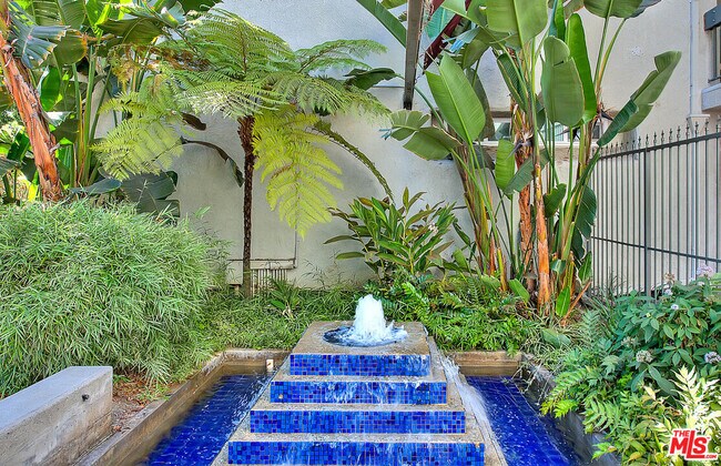 Foto del edificio - 4900 Overland Ave