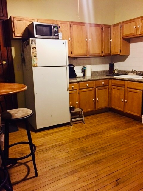 Kitchen - 2312 W Thomas St