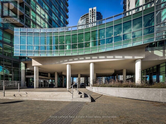 Photo du bâtiment - 215 Fort York Blvd