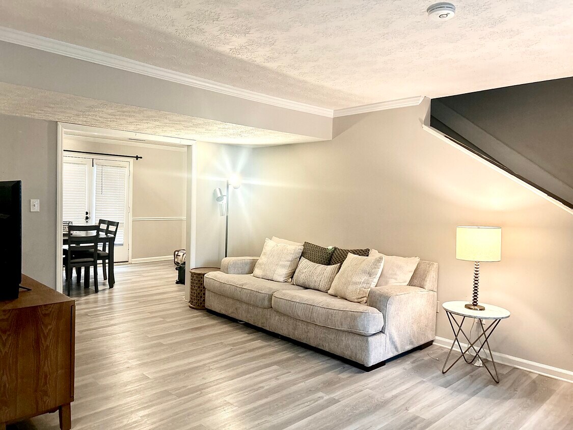 Foto del edificio - 5004 Meadow Ln