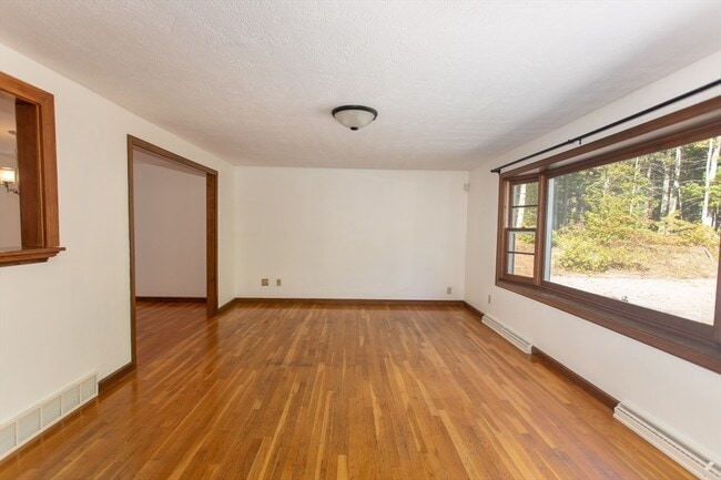 Foto del edificio - 211 Clark Rd