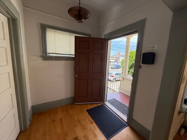 Foto del edificio - Lake Merrit Rental