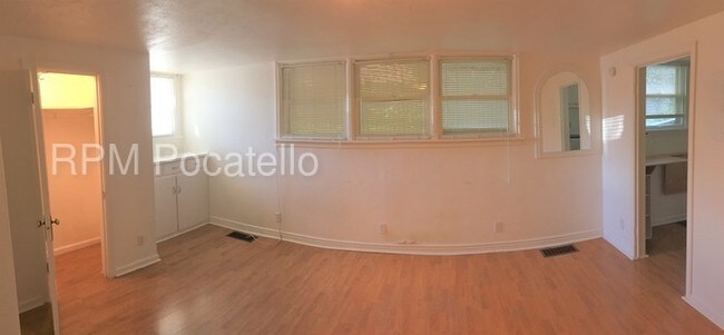 Building Photo - 655 S 6th Ave