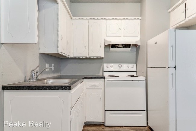 Building Photo - 508 SW 59th St