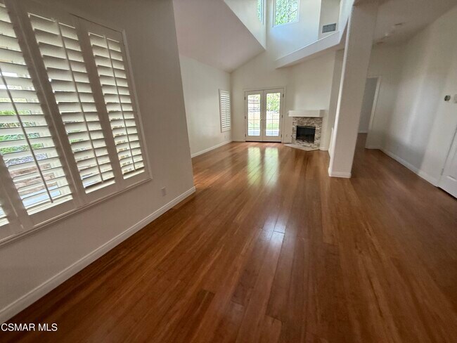 Foto del edificio - 5615 Roundtree Pl