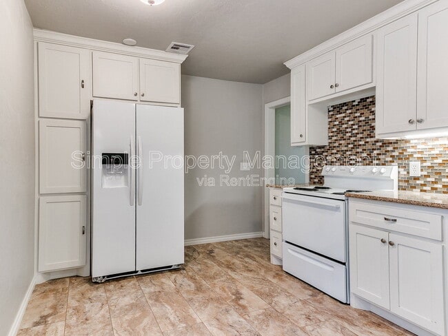 Foto del edificio - 512 W Lockheed Dr