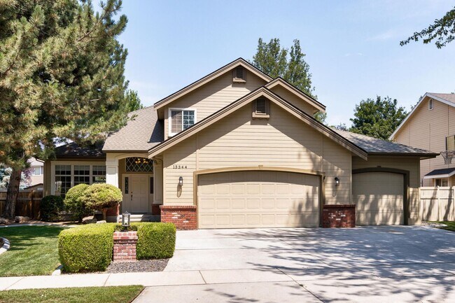 Building Photo - Welcome to this spacious 4 bed 3 bath home...