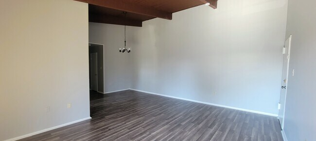 Foto del edificio - 11320 Cherry Hill Rd