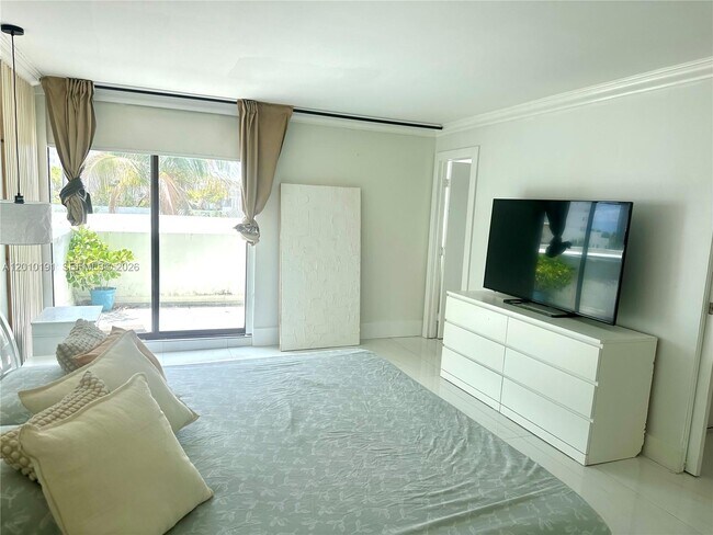 Foto del edificio - 1800 Collins Ave