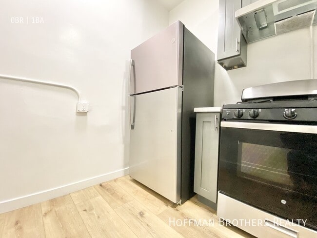 Building Photo - 960 S Oxford Ave