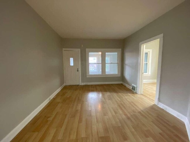 Foto del edificio - 7918 Force Ave