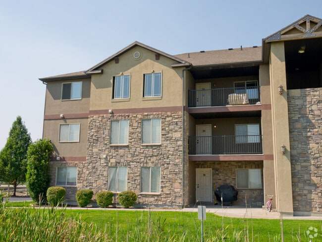 Building Photo - 963 W 670 S