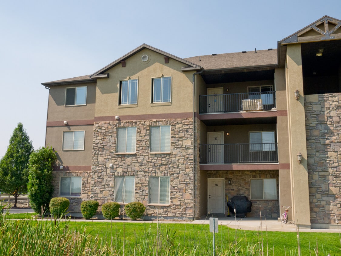 Gateway Village - 963 W 670 S