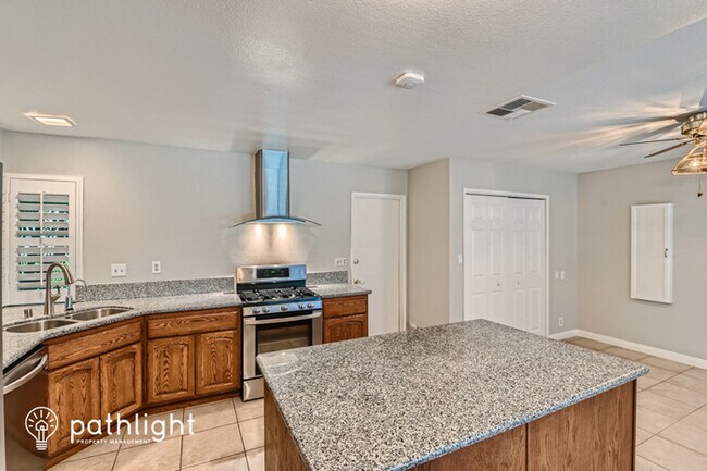 Foto del edificio - 10237 Golden Yarrow Lane, Rancho Cucamonga...