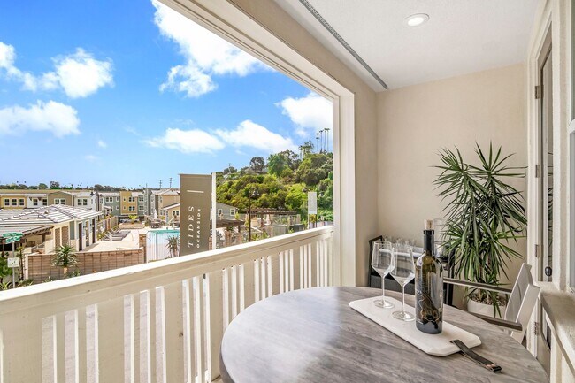 Building Photo - Coming Soon! Aug. 15th Stunning Fully Furnished Tri-Level Townhome 4BD/4BATHS! Central AC/Heat wi...