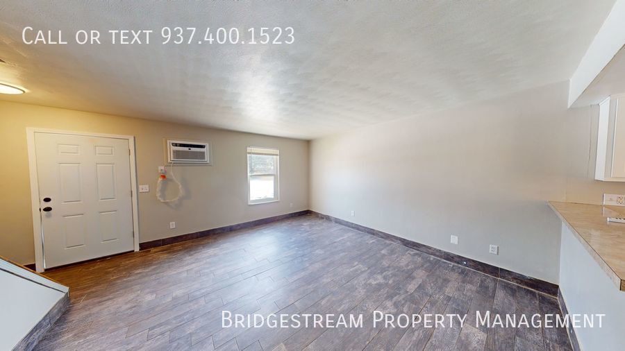 Primary Photo - 2 bedroom, 1.5 bath townhome with 1 car at...