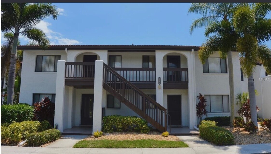 First floor unit - 1654 Stickney Point Rd