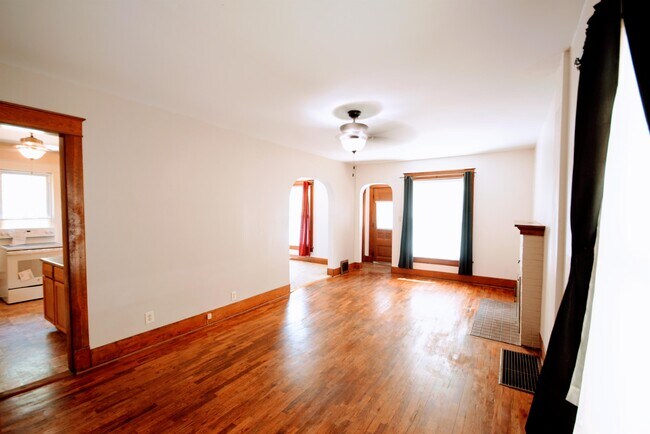 Building Photo - 1263 SW Washburn Ave