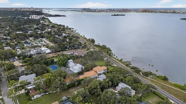 Foto del edificio - 215 Edgewater Dr