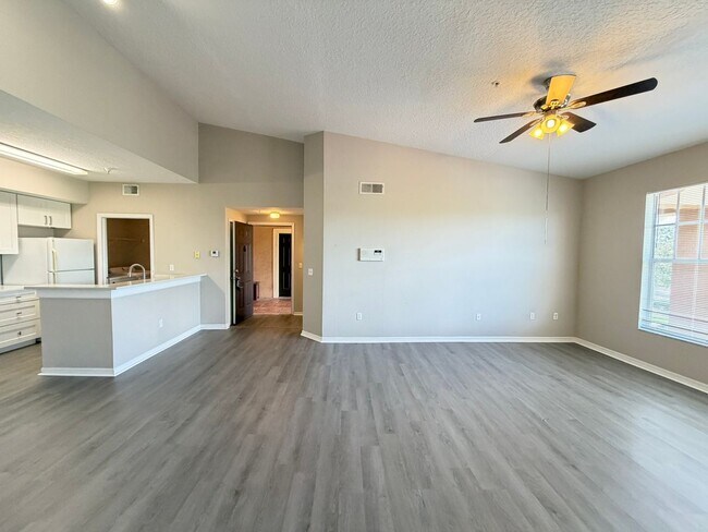 Foto del edificio - 5578 Metrowest Blvd