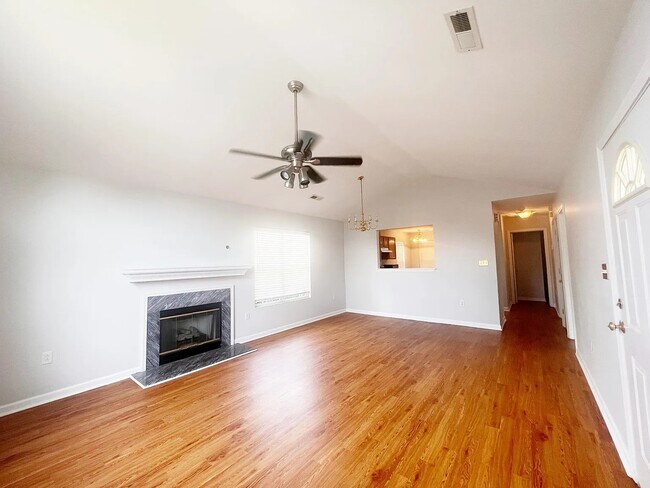 Building Photo - 105 Woodglen Dr