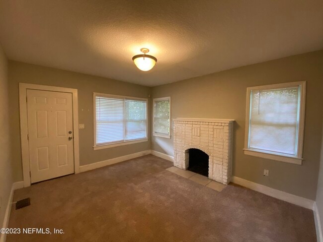 Building Photo - 2920 Dellwood Ave