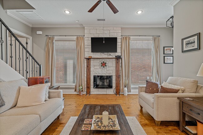 Building Photo - 2832 Village Meadow Cv
