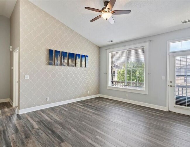 Foto del edificio - North Salt Lake Like New 2 bad, 2 bath 2 car garage