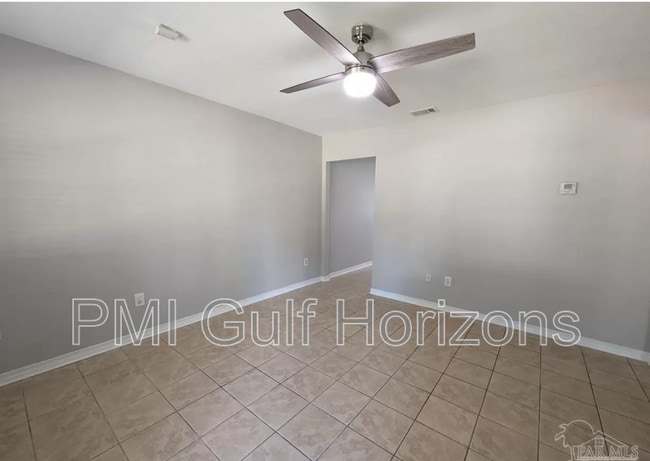 Building Photo - 5 Ellinor Ct