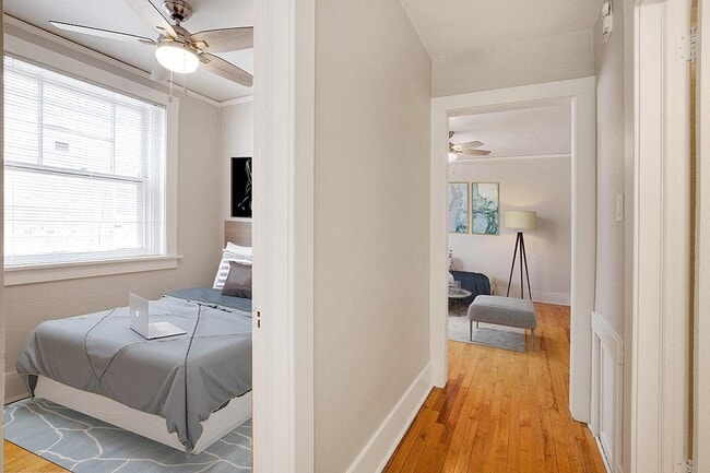 Interior Photo - 960 Pearl St