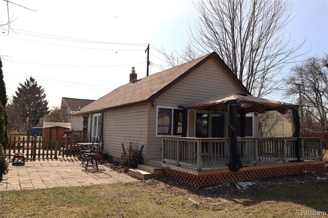 Building Photo - 15676 Frazho Rd