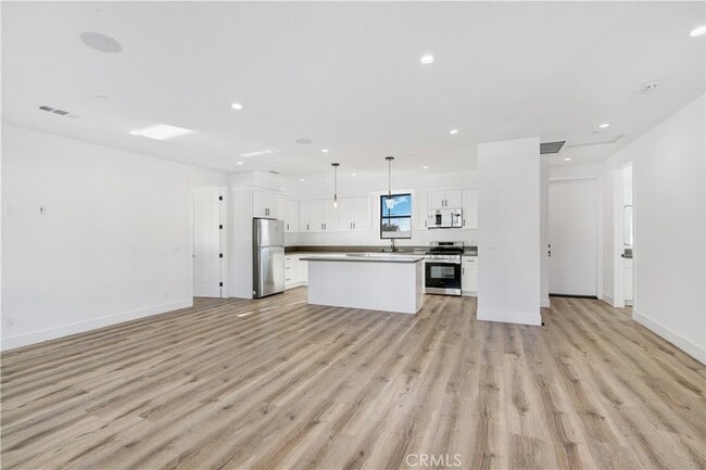 Foto del edificio - 13465 Bradley Ave