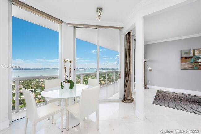 Foto del edificio - 4775 Collins Ave