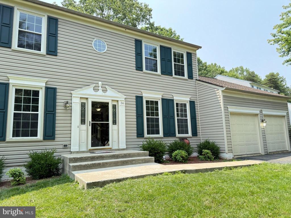 Primary Photo - 36 Westhampton Ct
